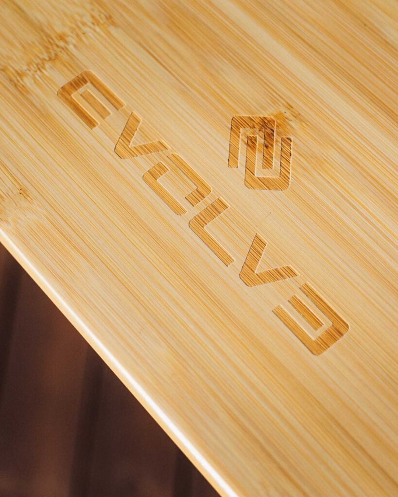 Série Evolve Ultra : tables d'appoint Beauty Bamboo + chariot Premium